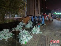上海战疫录：凌晨，上海，送菜人